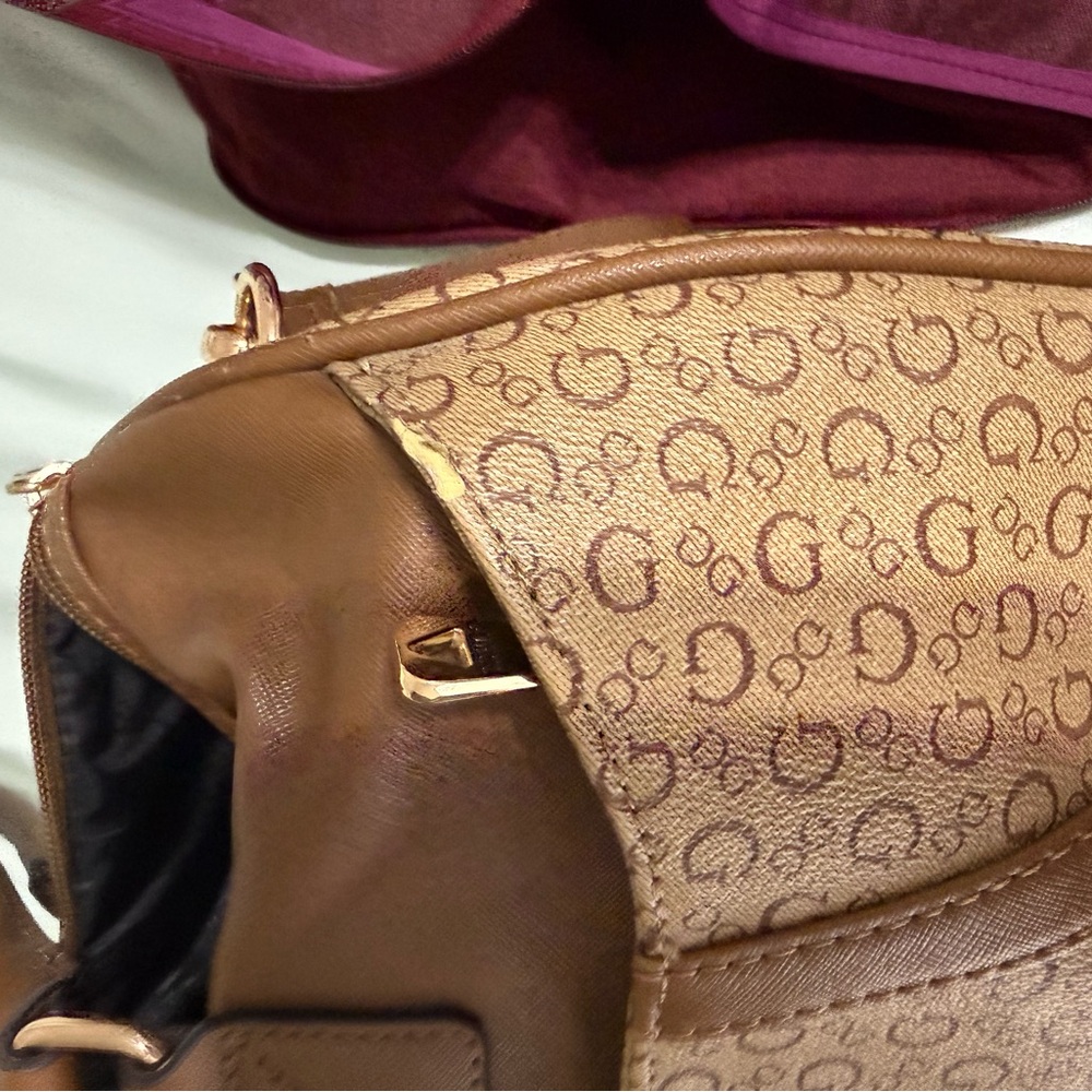 Guess Large Weekender Travel Duffel Bag - Picture 7 of 8